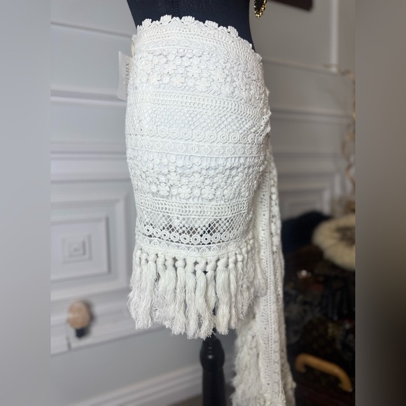 JUST BEE QUEEN
Bali Crochet Mini Skirt - Picture 4 of 17